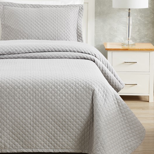 RADIANCE DIAMOND QUILTED BEDSPREAD 76x110 BRUSHED MICROFIBER - COLOR: GREY (PRICE PER CASE OF 4)