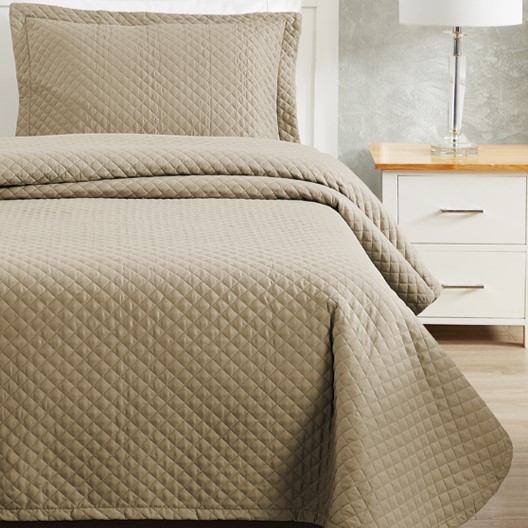 RADIANCE DIAMOND QUILTED BEDSPREAD 76x110 BRUSHED MICROFIBER - COLOR: TRUFFLE (PRICE PER CASE OF 4)