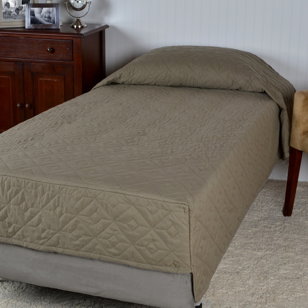 COZY COMFORTER COVERLET LINED W/ FLEECE 37X86X14 - COLOR: MOSS (MUST ORDER CASE OF 4)